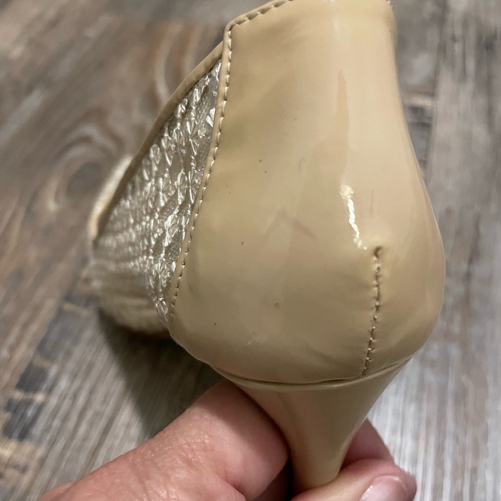 Donald J. Pliner Cream and Tan Lace Stiletto Pumps, Size 6.5M - Picture 10 of 14